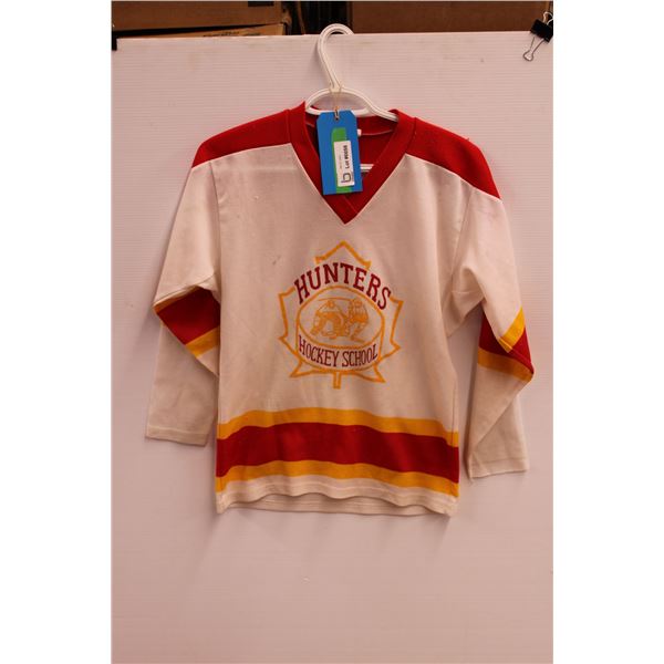 *Vintage "Hunters Hockey School," Jersey Size Small