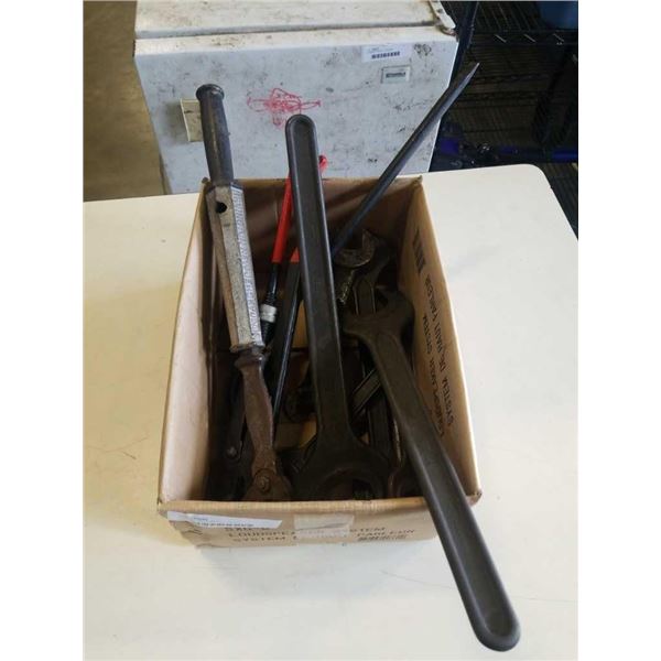 BOX OF LARGE METRIC TOOLS