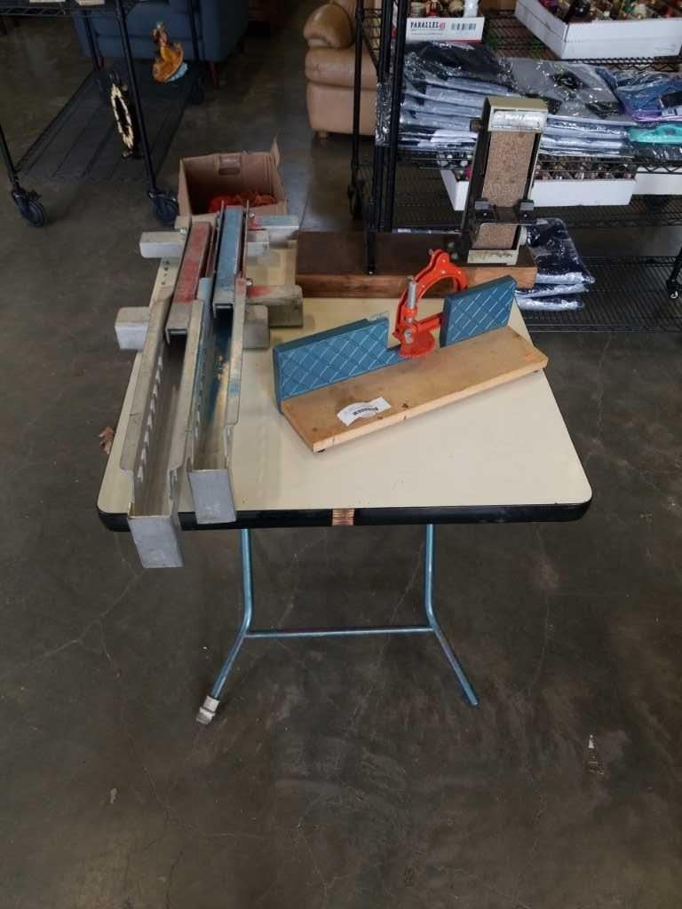 BLACK AND DECKER SHARP N SAND, 2 LADDER JACKS AND SAW GUIDE