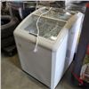 Image 1 : 24" CURVED GLASS FREEZER FOR PARTS OR REPAIR