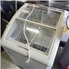 Image 2 : 24" CURVED GLASS FREEZER FOR PARTS OR REPAIR