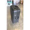 Image 4 : 2 PIECE SAMSONITE MAGNUM ECO MEDIUM AND LARGE BLACK LUGGAGE - RETAIL $723 - ONE CLIP BROKEN ON MEDIU