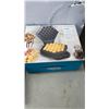 Image 5 : CUCINA PRO PASTA MAKER DELUXE, CREPE MAKER AND BUBBLE WAFFLE MAKER