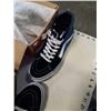 Image 6 : 2 PAIRS VANS SK8-HI NAVY SHOES - SIZE 7 AND NEW SIZE 8