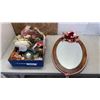 Image 1 : TRAY OF COLLECTIBLES AND FRAMED MIRROR