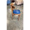 Image 8 : 2 VINTAGE LEATHER SEAT CHAIRS