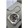 Image 2 : LOT OF DIGITAL CAMERAS, SALTON ELECTRIC ELEMENT, ANALOG TIMER AND LIGHT