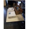 Image 1 : 7 BRADFORD EXCHANGE COLLECTOR PLATES AND BOX OF VINTAGE GLASS JARS
