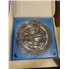 Image 3 : 7 BRADFORD EXCHANGE COLLECTOR PLATES AND BOX OF VINTAGE GLASS JARS