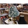 Image 3 : 2 BRASS TABLE LAMPS AND FIREPLACE COMPANION SET