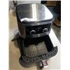 Image 3 : INSIGNIA 5QT MECHANICAL AIR FRYER - TESTED WORKING - RETAIL $229