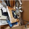 Image 7 : BOX OF FRAMES AND HOME DCOR
