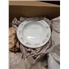 Image 3 : 8 PIECE CHINA DINNER SET