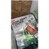 Image 4 : 2 PATIO CHAIR COVERS AND PET CAR SEAT COVER