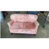 Image 1 : DESIGNER STUDDED VLAB LOVESEAT