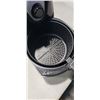 Image 3 : INSIGNIA 3.2L MECHANICAL AIR FRYER - TESTED WORKING - RETAIL $59