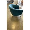 Image 2 : BLUE TUB CHAIR