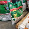 Image 4 : 3 BAGS OF SCOTTS TURF BUILDER AND STARTER FERTILIZER