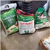 Image 1 : 3 BAGS OF LAWN FOOD, SCOTTS TURF BUILDER AND CIL GOLFGREEN