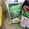 Image 2 : 3 BAGS OF LAWN FOOD, SCOTTS TURF BUILDER AND CIL GOLFGREEN
