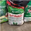 Image 3 : 3 BAGS OF LAWN FOOD, SCOTTS TURF BUILDER AND CIL GOLFGREEN