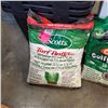 Image 2 : 3 BAGS OF CIL GOLFGREEN AND SCOTTS TURF BUILDER