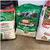 Image 3 : 3 BAGS OF CIL GOLFGREEN AND SCOTTS TURF BUILDER