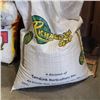 Image 6 : 4 BAGS OF PLANT PROD, WEED AND FEED, RICHARDSON SEED AND LIME