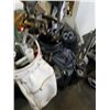 Image 7 : 2 GOLF BAGS WITH BOTH RIGHT AND LEFT HANDED CLUBS AND 3 CARTS