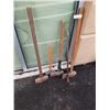 Image 5 : 2 SLEDGE HAMMERS, 2 SPLITTING MAULS AND CROWBAR