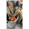Image 6 : GARBAGE CAN WITH RAKES, SHOVELS, HEDGE TRIMMER