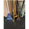 Image 3 : BUNDLE OF GARDEN TOOLS