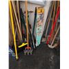 Image 5 : BUNDLE OF GARDEN TOOLS