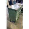 Image 5 : 2 GREEN METAL CABINETS