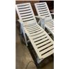 Image 2 : BEACH COLLECTION WHITE FOLDING LOUNGE CHAIRS