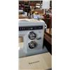 Image 2 : VINTAGE KENMORE SEWING MACHINE IN TABLE