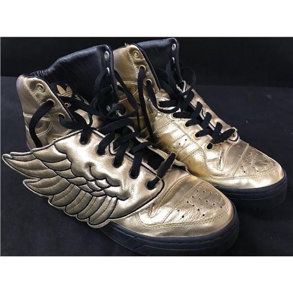 JERMEY SCOTT GOLD WINGS SIZE 10.5