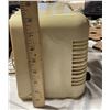 Image 3 : Arcadia Cream Bakelite Radio
