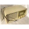 Image 2 : Vintage Sears Silvertone Tube AM Radio Ivory