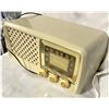 Image 3 : Vintage Sears Silvertone Tube AM Radio Ivory