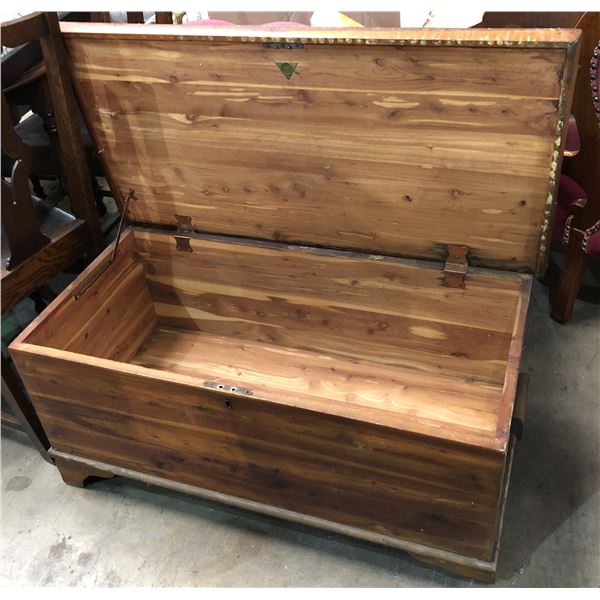 Vintage wooden chest/blanket box (approx. 37"x 19"x 17")