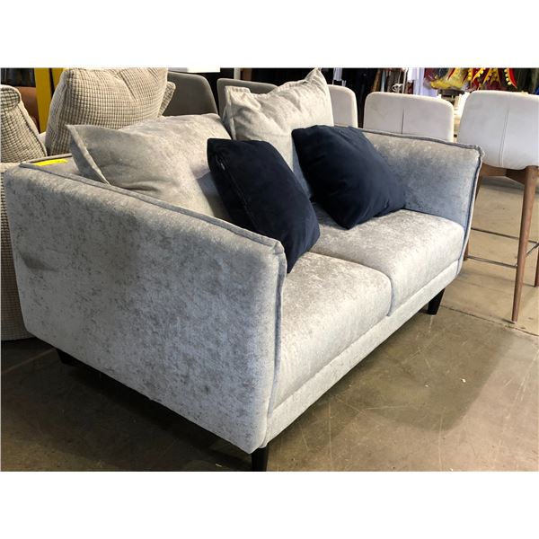 Stylus Lexi loveseat Mia Platinum (broken legs, needs repairs, approx. 58"x39"x29")