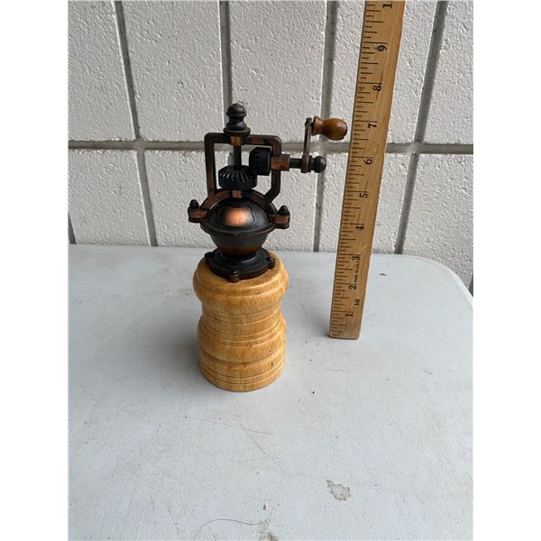 Pepper grinder