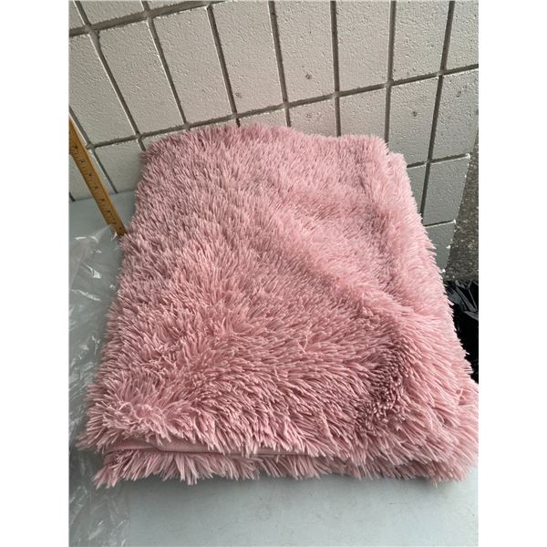 Soft fuzzy throw blanket