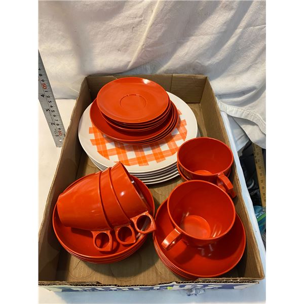 31 pc Melamine dishes