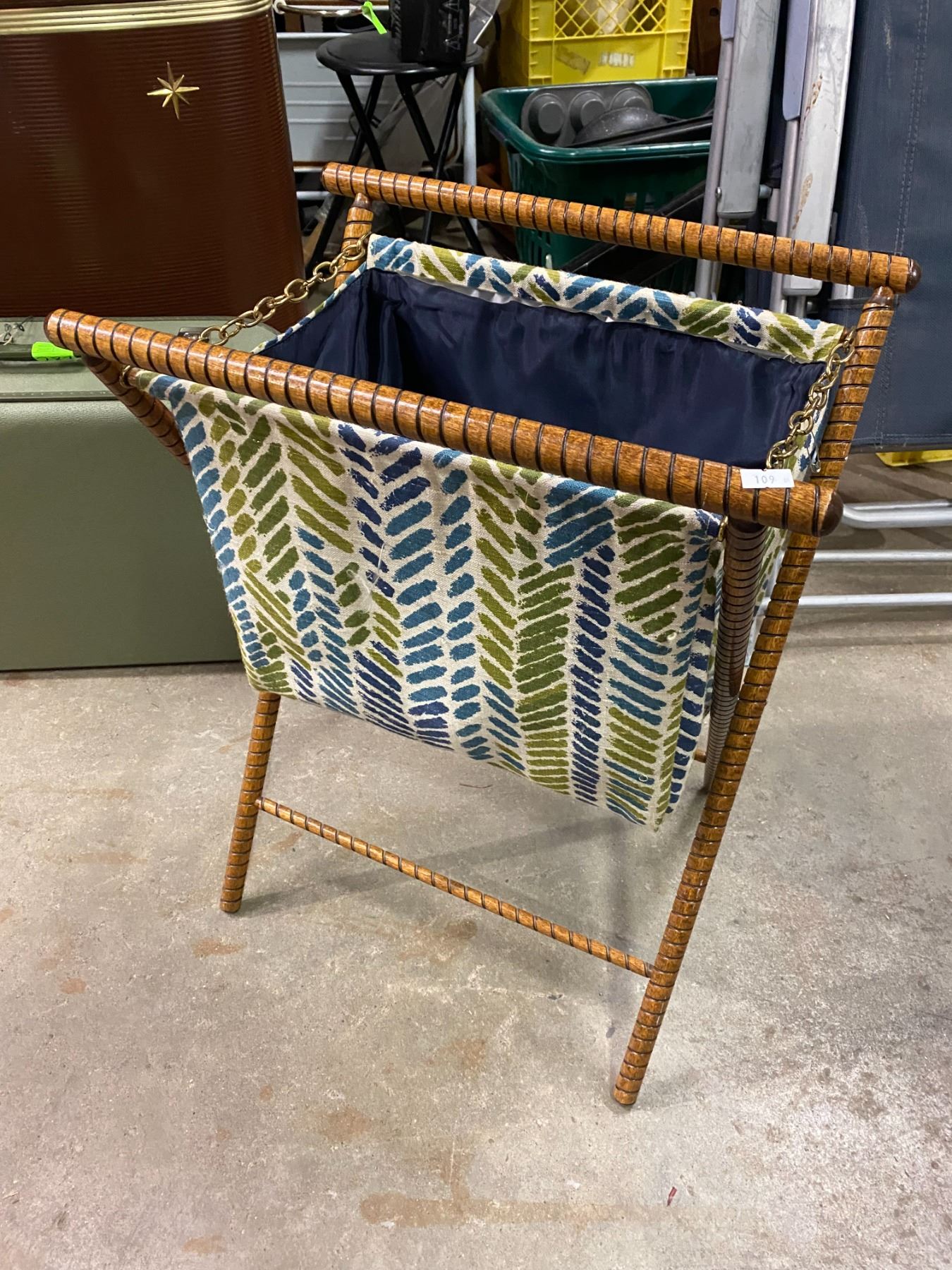 Knitting stand