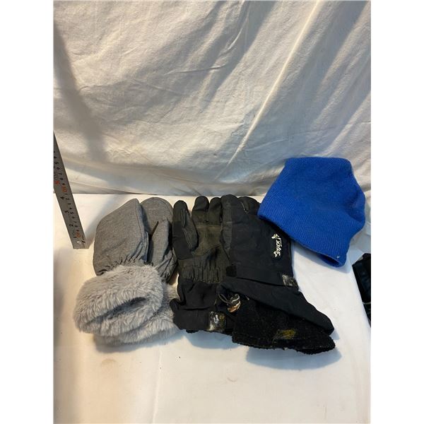 Mitts glove and toque