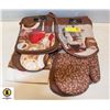 Image 1 : TWO 5 PCS POT HOLDERS,OVEN MITTS,DISH TOWEL