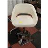 Image 1 : WHITE HYDRAULIC BARSTOOL EXTENDS TO 33 IN AT SEAT