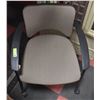 Image 1 : TAN OFFICE COLOURED CHAIR